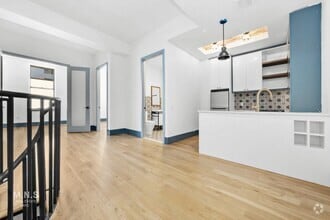 Building Photo - 23 Menahan St