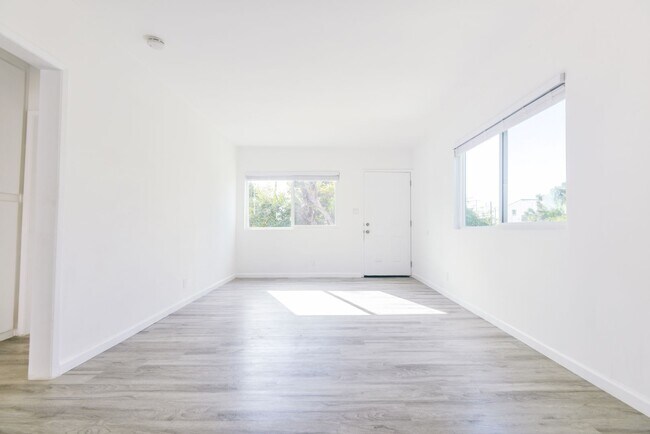 Building Photo - Ocean Avenue Duplex