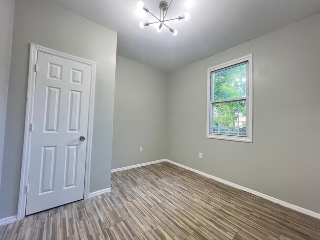 724 Lyons Ave A1 - 740 Lyons Ave