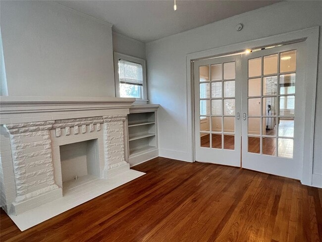 Building Photo - 3019 N Robinson Ave