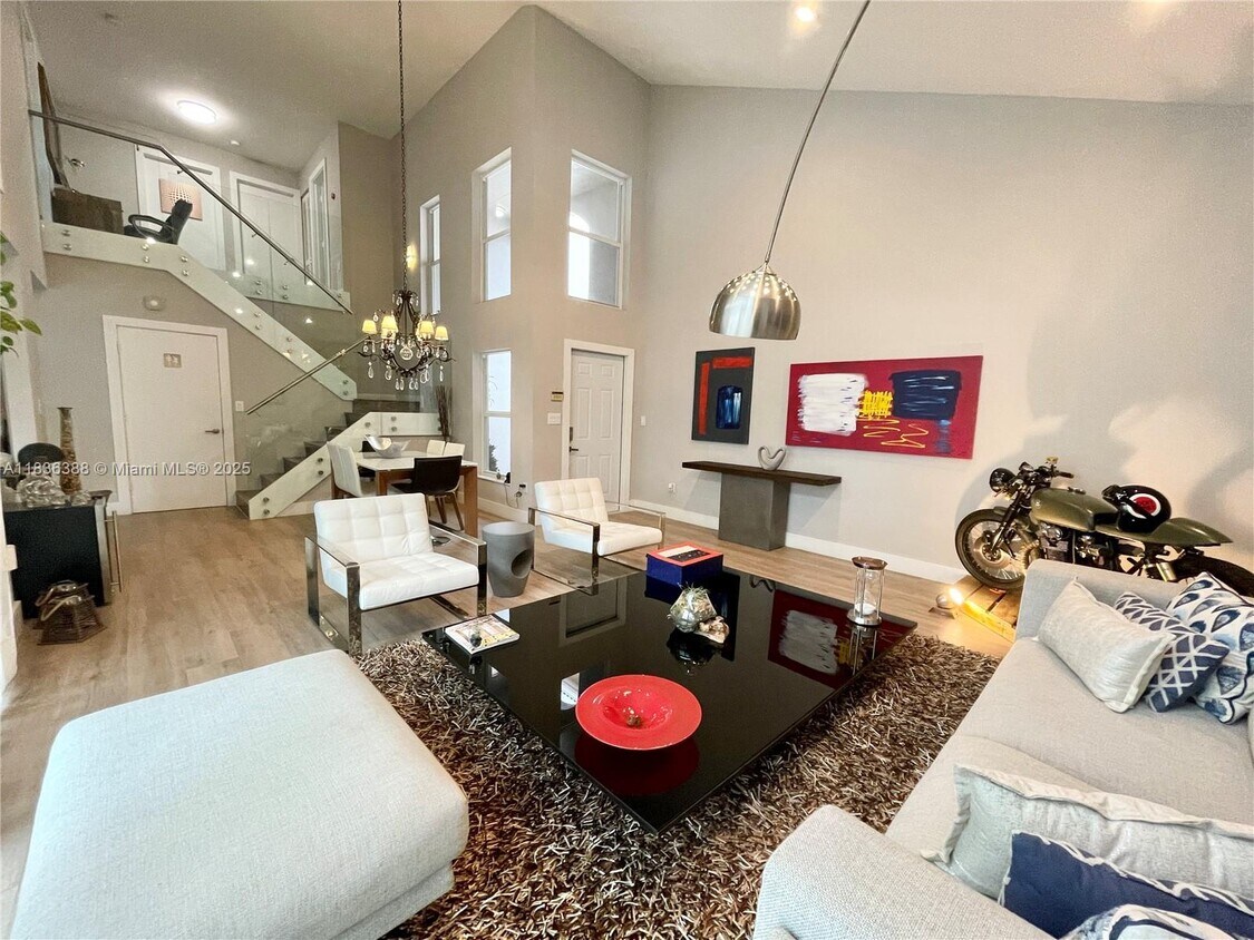 Foto principal - 1125 Papaya St