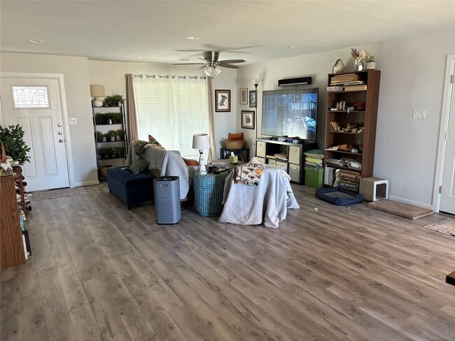 Foto del edificio - 9530 Emnora Ln