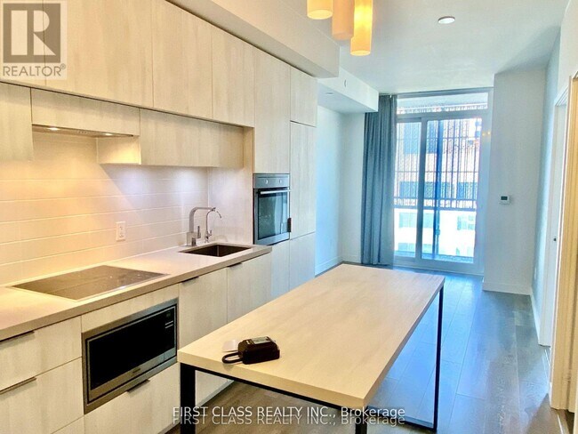Photo du bâtiment - 3404-3408 EGLINTON Ave