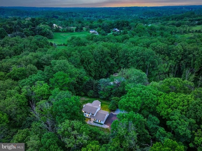 Foto del edificio - 1225 E Piney Hill Rd