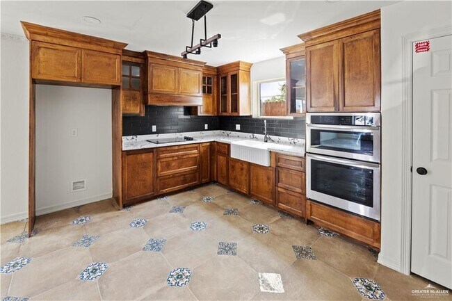 Foto del edificio - 9 Karen Dr