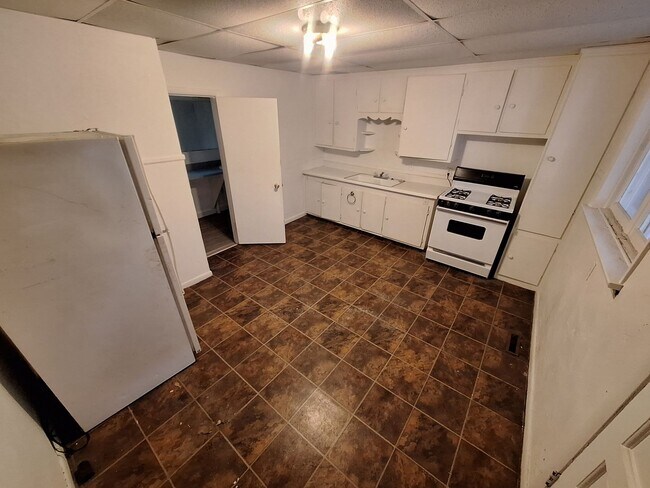 Building Photo - 509 E 13th Street