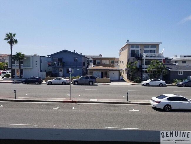 Building Photo - 906 W Balboa Blvd