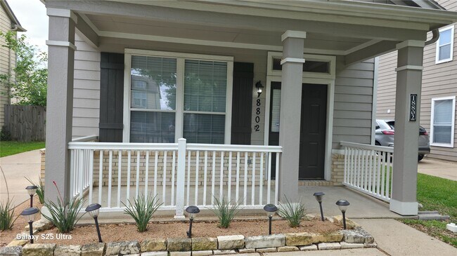 Foto del edificio - 18802 Sandelford Dr