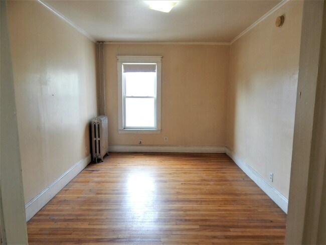 Living Room - 73 College St