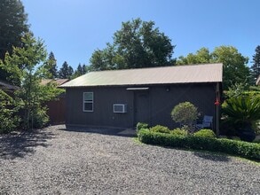 Building Photo - 785 W 11th Ave