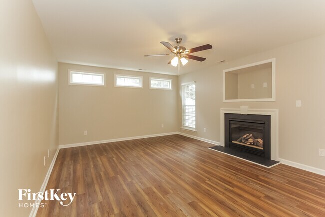 Foto del edificio - 6111 Forest Pond Dr