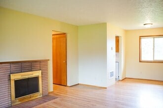 Building Photo - 3815 SE 35th Pl
