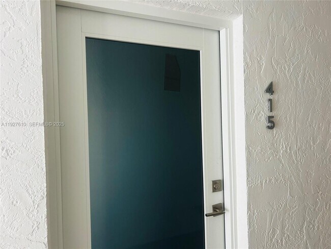 Foto del edificio - 1665 Bay Rd