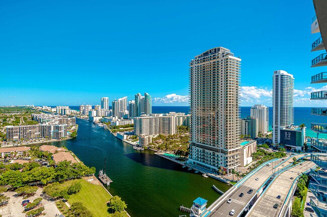 Foto del edificio - 2602 E Hallandale Beach Blvd