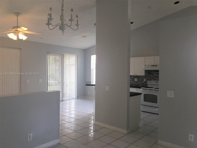 Foto del edificio - 807 Savannah Falls Dr