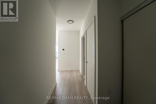 Building Photo - 1007 The Queensway