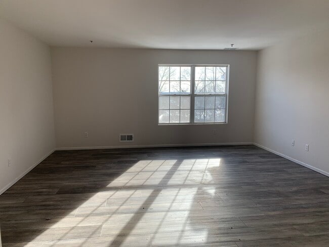 Living Room - 718 Tallwood Ln