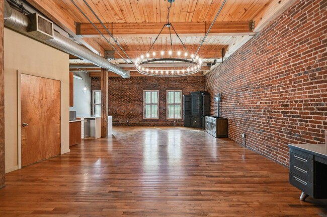 Building Photo - Open floor living at its best! 1 BR/2 BA l...