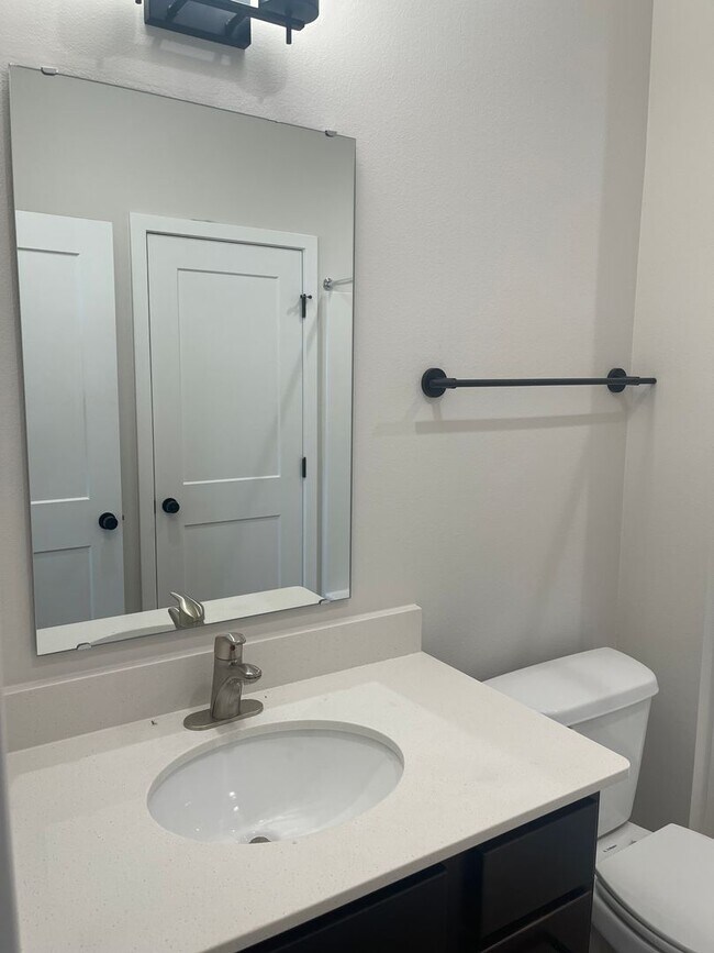 Foto del edificio - THE DELL 55 +  LUXURY LIVING AVAILABLE NOW