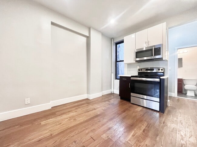 Building Photo - 523 W 156th St