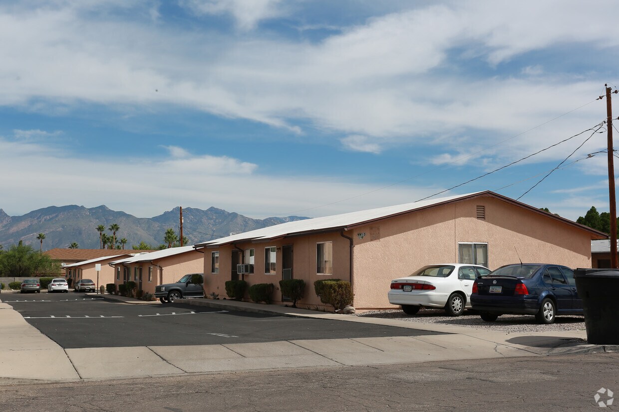 Foto principal - 4413-4415 E 3rd St
