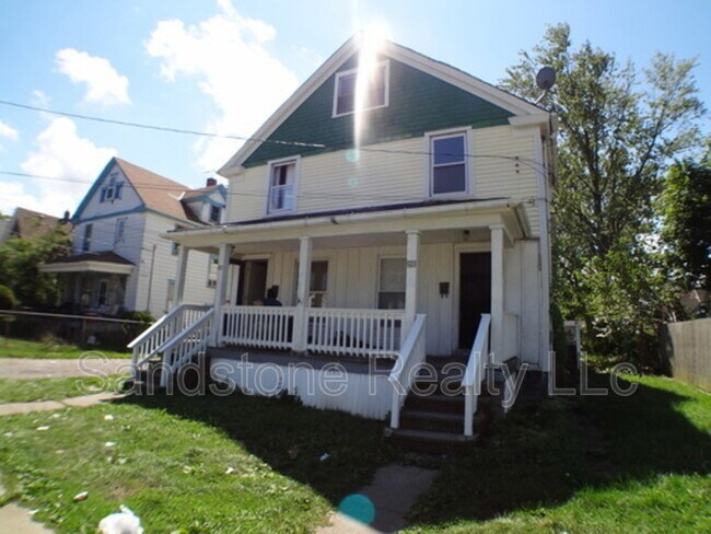 Building Photo - 921-923 W 10th St