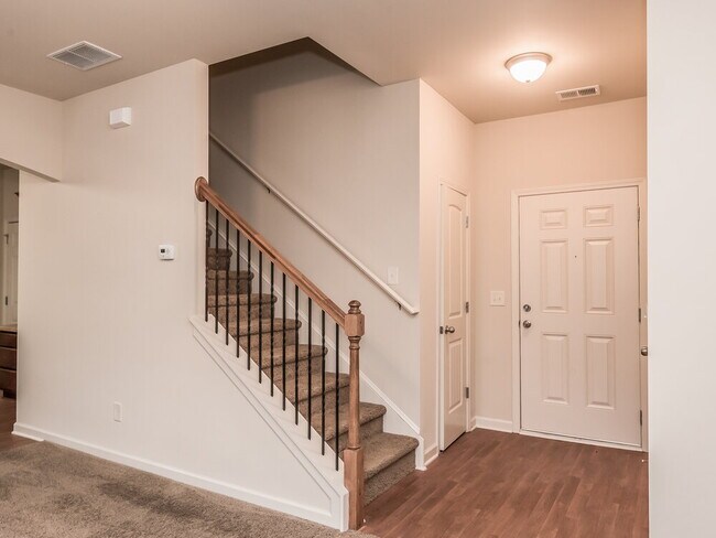 Foto del edificio - 98 High Point Way