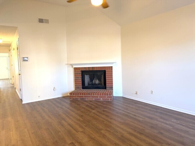 Foto del edificio - 4450 Cedar Creek Cove