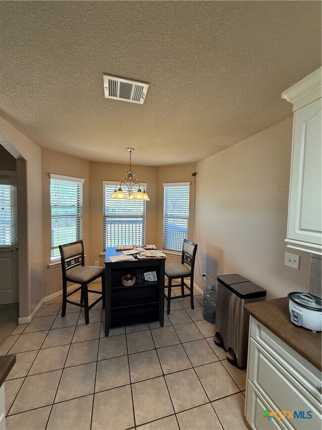 Foto del edificio - 1648 Sunfire Cir