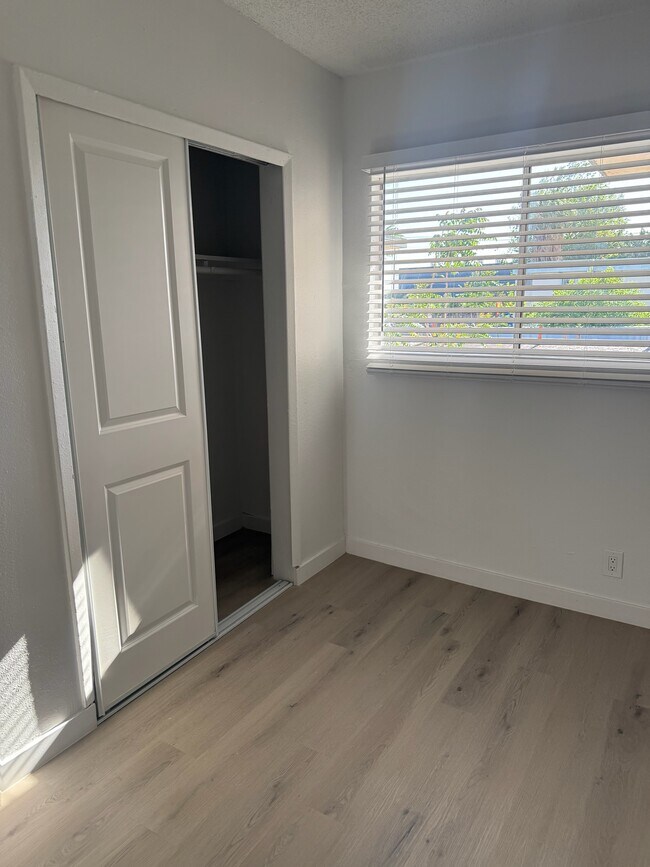 Foto del edificio - 11730 Runnymede St