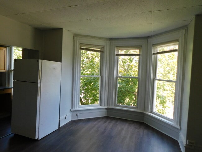 Building Photo - 1805 Military St
