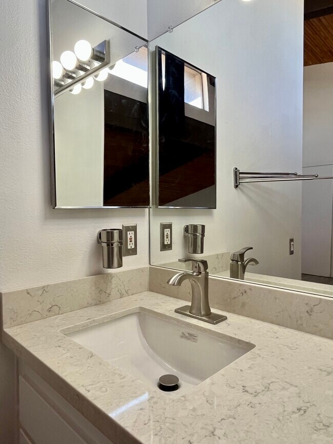 Foto del edificio - 5460 White Oak Ave