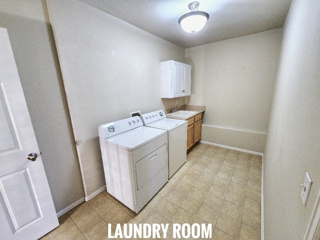 Photo - 2060 Dewhirst Dr House