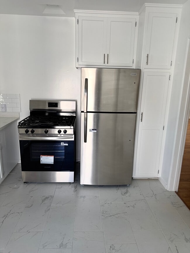 new appliances - 3049 Community Ave