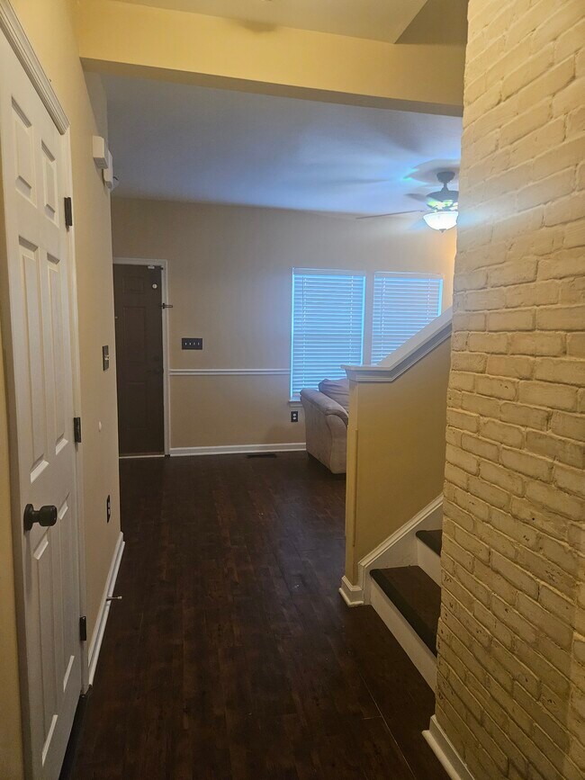 Building Photo - 9403 Birch Cliff Drive