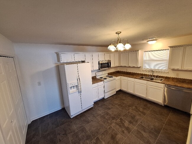 Foto del edificio - 2078 Bird Rd