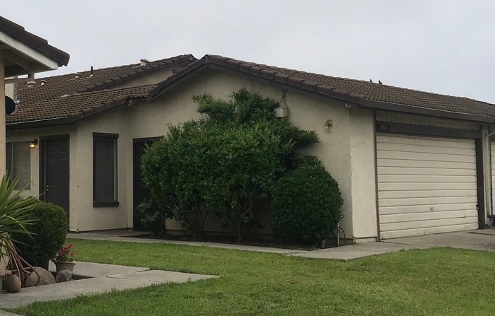 Building Photo - Stockton 3 Bedroom 2 Bath Duplex