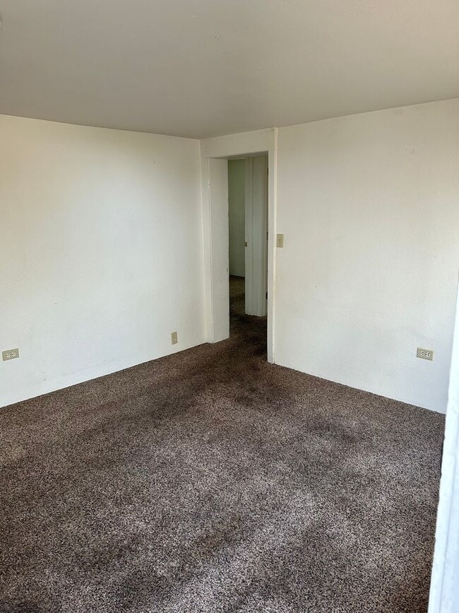 Building Photo - 3 Bedroom 1.5 Bathroom 1 Story Home In Winslow
