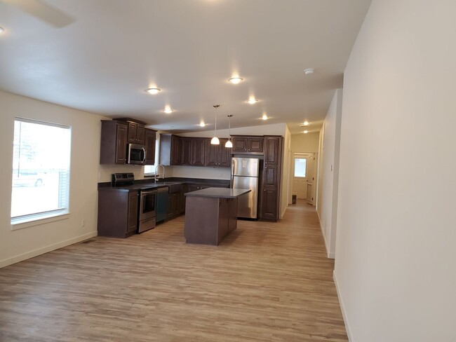 Building Photo - Charming 3-Bedroom Home in the Heart of Sp...