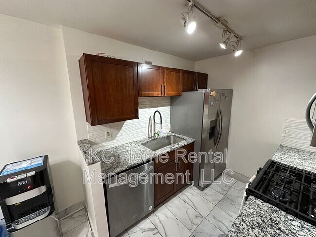 Foto del edificio - 600 E 8th St