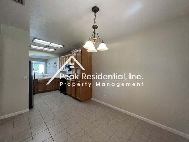 Building Photo - Beautiful Folsom 3bd/2ba Home with 2 Car G...