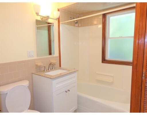 Foto del edificio - 54 Townsend Rd