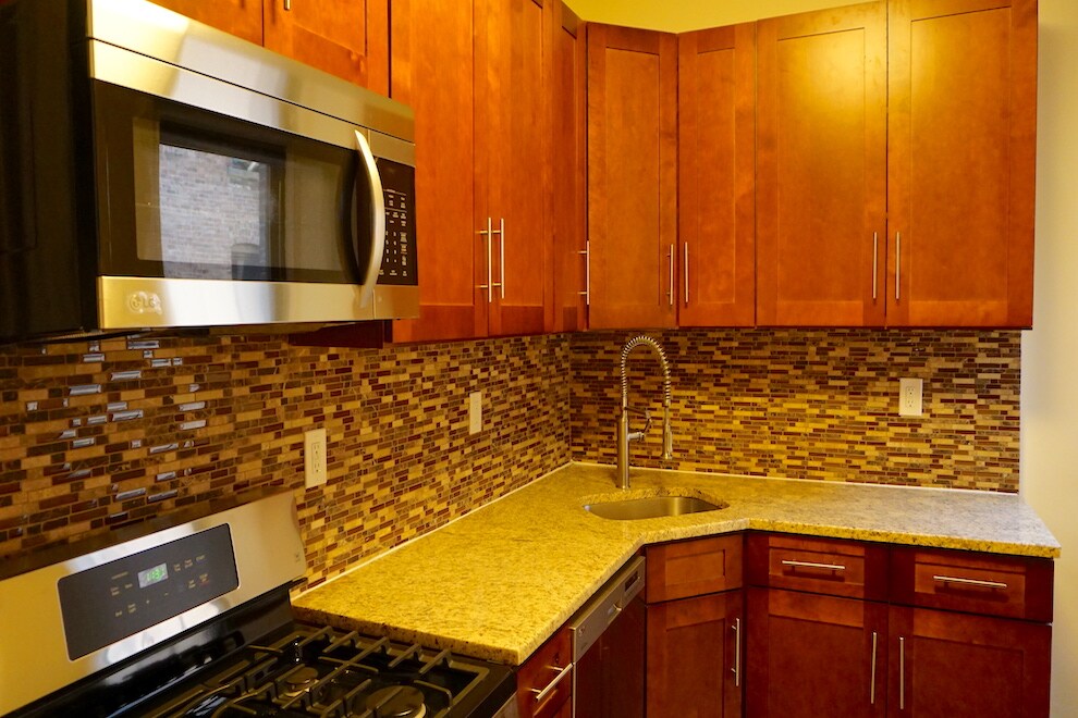 Foto principal - 136 Seaman Ave