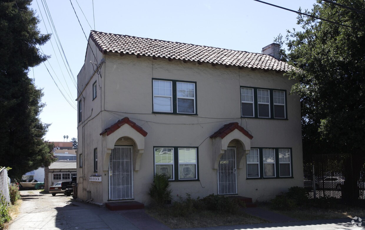 Primary Photo - 3424-3426 Dimond Ave