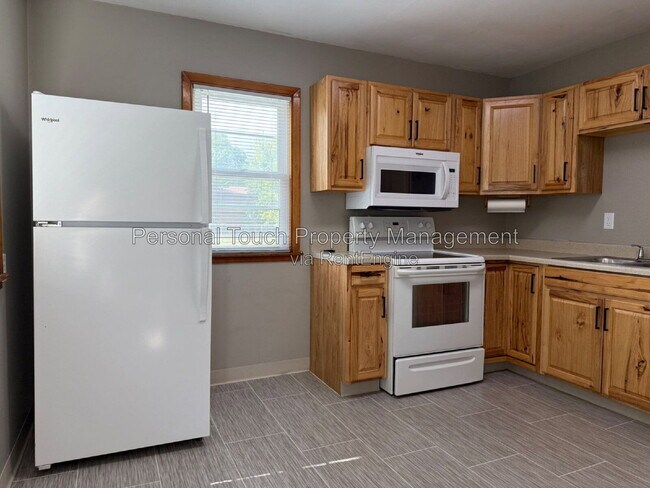 Building Photo - 413 22nd St S