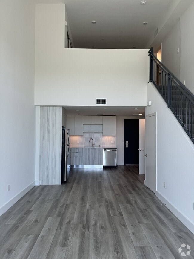 Building Photo - 6535 Melrose Ave