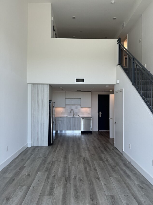 Foto principal - 6535 Melrose Ave