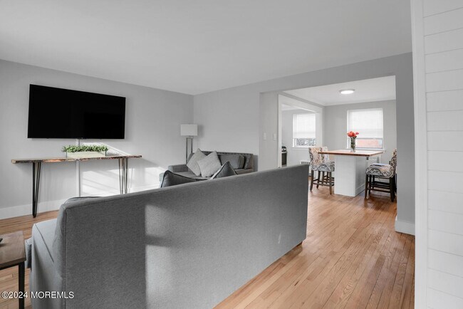 Building Photo - 155 Manor Dr