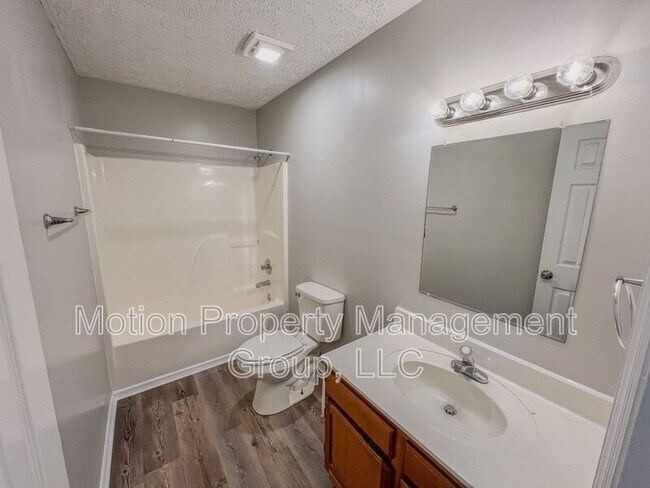Foto del edificio - 804 Forest Dale Ln