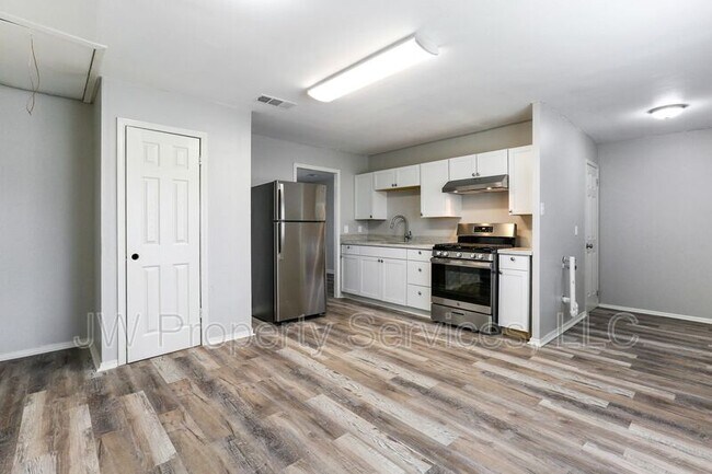 Building Photo - 108 Helen Dr